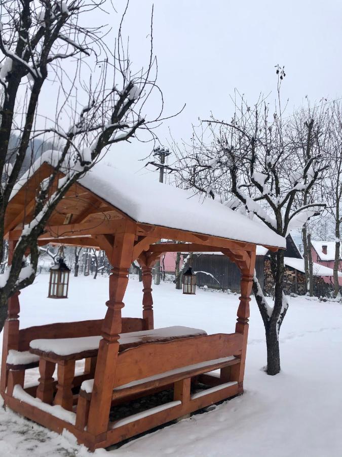 Domeniul Horj Casa Din Cires Moisei Villa Exteriör bild